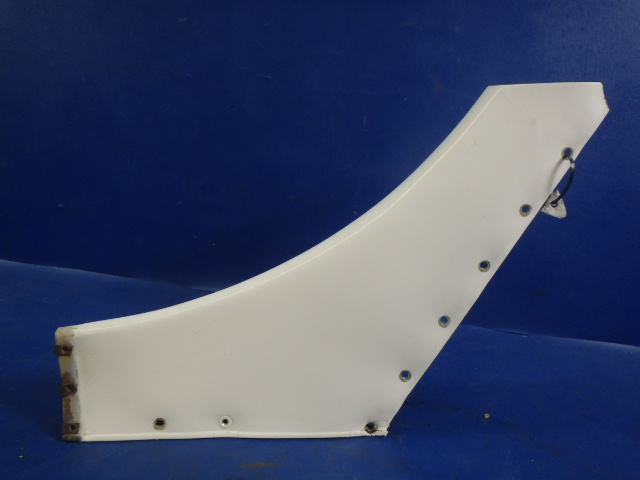 99519-02 Piper - DORSAL FIN- (PLASTIC) CORNER CRACKED OFF